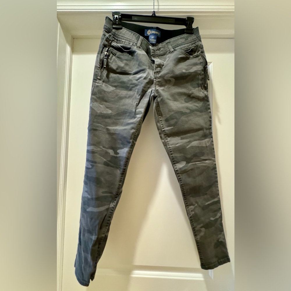 Democracy Skinny Jeans - Size 4P Camouflage